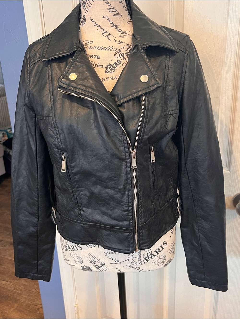 Bongo Black Faux Leather Moto Biker Jacket Quilted Back Size Large